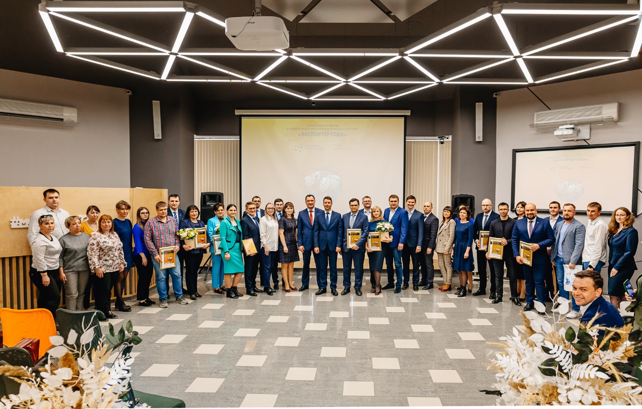 Участники торжественного мероприятия по награждению победителей конкурса Лучший экспортер года Алтайского края за 2021 год